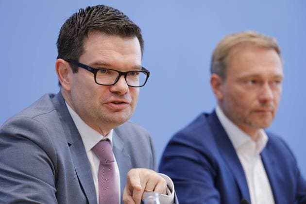 Dr. Marco Buschmann, Erster Parlamentarischer Geschäftsführer der FDP-Fraktion, Christian Lindner, Fraktionsvorsitzender der FDP, Deutschland, Berlin, Bundespressekonferenz, Thema: Halbzeitbilanz der Legislatur, 23.09.2019