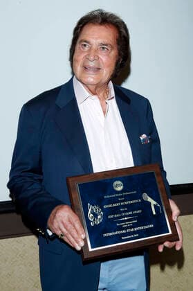 Engelbert Humperdinck beim Hollywood Media Professionals Hall of Fame Lunch im Airtel Hotel. Los Angeles, 20.09.2019 *** Engelbert Humperdinck at the Hollywood Media Professionals Hall of Fame Lunch at the Airtel Hotel Los Angeles, 20 09 2019 Foto:xD.xBedrosianx xFuturexImage