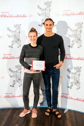 Jasmin Martin (L) und David Johannes Suchy (R) von Berliner Szenerestaurant 2019 Frea bei der Ankuendigung der Berliner Meisterkoeche 2019 in Berlin am 24. September 2019. Berliner Meisterkoeche 2019