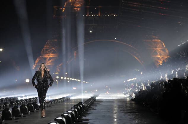 Bilder des Jahres 2019, Entertainment 09 September Entertainment Themen der Woche KW39 A model takes to the catwalk during Saint Laurent s show as part of the presentation of the Spring-Summer 2020 Ready-to-Wear collections during Paris Fashion Week in Paris on Sept 24, 2019.  PAR20190924225 ECOxCLEMENT