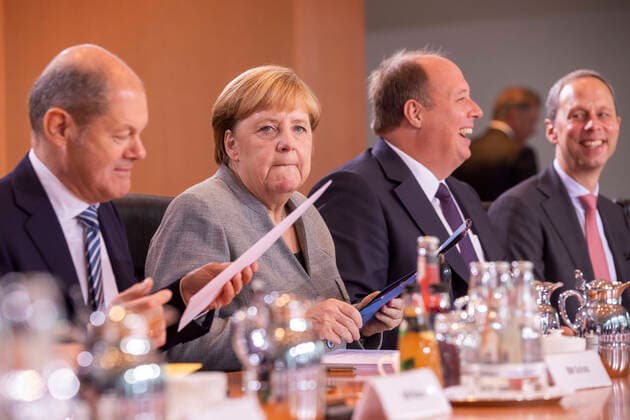 News Themen der Woche KW39 Deutschland, Berlin, Bundeskanzleramt, 68. Sitzung des Bundeskabinetts, Finanzminister Olaf Scholz SPD, Bundeskanzlerin Angela Merkel CDU, Kanzleramtsminister Helge Braun CDU, 25.09.2019 *** Germany, Berlin, Federal Chancellery, 68 Federal Cabinet meeting, Finance Minister Olaf Scholz SPD, Chancellor Angela Merkel CDU, Chancellery Minister Helge Braun CDU, 25 09 2019