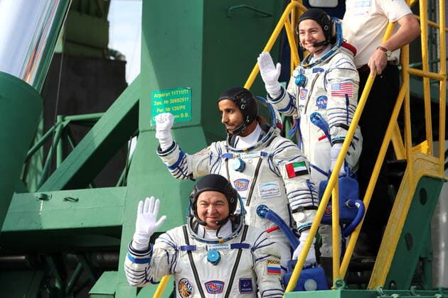 Bilder des Jahres 2019, News 09 September News Themen der Woche KW39 News Bilder des Tages KAZAKHSTAN â€“ SEPTEMBER 25, 2019: ISS Expedition 61 62 main crew members, Roscosmos cosmonaut Oleg Skripochka, the United Arab Emirates first astronaut Hazza Al Mansouri, and NASA astronaut Jessica Meir (L-R) before a launch to the International Space Station from the Gagarin s Start pad at the Baikonur Cosmodrome. The launch of Expedition 61 62 aboard the Soyuz MS-15 spacecraft to the ISS is scheduled for 25 September 2019 at 16:57 Moscow time. It will be the last launch of a Soyuz-FG rocket booster that is to be replaced with Soyuz-2.1a rockets. Sergei Savostyanov TASS  TS0BC511