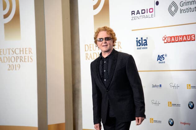 Mick Hucknall, der Frontmann der Gruppe Simply Red, zu Gast bei der Verleihung des 10. Deutscher Radiopreis am 25.09.2019. Der Deutsche Radiopreis wurde in der Elbphilharmonie in Hamburg vergeben. bei der Verleihung Deutscher Radiopreis 2019 am 25.09.2019. Die Verleihung fand in der Hamburger Elbphilharmonie in Hamburg statt., Hamburg Hafen Hamburg Deutschland