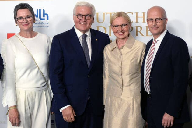 Bundespräsident Frank-Walter Steinmeyer mit Ehefrau Elke Büdenbender und Hamburgs Erster Bürgermeister Peter Tschentscher mit Ehefrau Eva-Maria zu Gast bei der Verleihung des 10. Deutscher Radiopreis am 25.09.2019. Der Deutsche Radiopreis wurde in der Elbphilharmonie in Hamburg vergeben. bei der Verleihung Deutscher Radiopreis 2019 am 25.09.2019. Die Verleihung fand in der Hamburger Elbphilharmonie in Hamburg statt., Hamburg Hafen Hamburg Deutschland