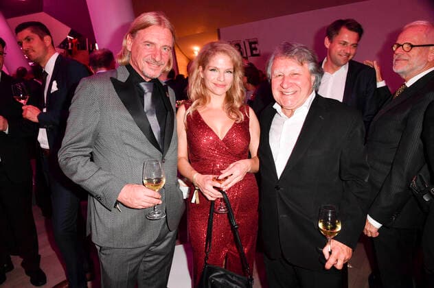 Frank Otto und Peter Urban mit Ehefrau Laura bei der Verleihung des Deutschen Radiopreises 2019 in der Elbphilharmonie. Hamburg, 25.09.2019
