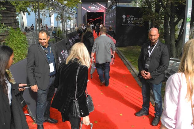 Berlin, YouTube Goldene Kamera Digital Award, Athmosphäre Die Fangemeinde kommt in den Tresor zum YouTube Festival.