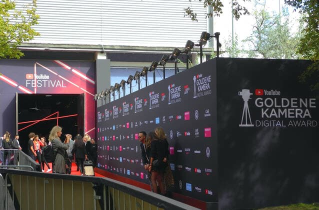 Berlin, YouTube Goldene Kamera Digital Award, Athmosphäre Die Fangemeinde kommt in den Tresor zum YouTube Festival.