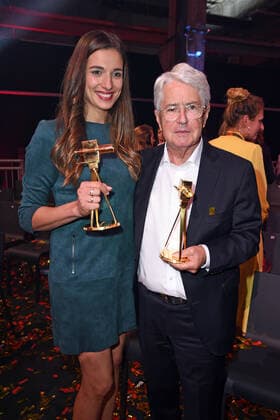 Bilder des Jahres 2019, Entertainment 09 September Entertainment Themen der Woche KW39 Saliha Oezcan (Sallys Welt), Frank Elstner bei den YouTube Goldene Kamera Digital Awards im Kraftwerk in Berlin am 26.09.2019 *** Saliha Oezcan Sallys World , Frank Elstner at the YouTube Golden Camera Digital Awards at the Kraftwerk in Berlin on 26 09 2019