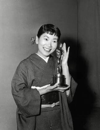 OSCARS: Beste Nebendarstellerin, Preisträgerinnen 1951-1960 Miyoshi Umeki, winner of Best Supporting Actress for Sayonara, at The 30th Annual Academy Awards (1958) File Reference 33848-705THA Hollywood CA USA  Copyright: xCinemaxPublishersxCollection xThexHollywoodxArchivex 33848705THA