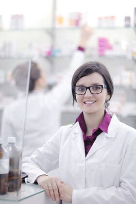 team of pharmacist chemist woman group standing in pharmacy drugstore,model released, Symbolfoto ING_32193_72375