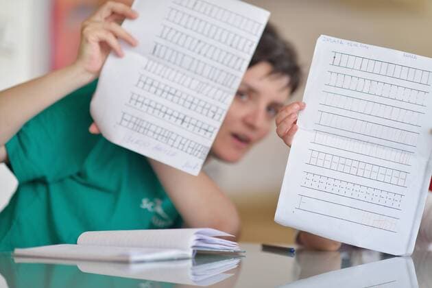 young mom woman doing home work with elementary school grade boy at home in kitchen,model released, Symbolfoto ING_32193_84064