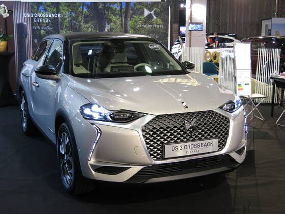 DS 3 Crossback E-tense (Elektroauto, SUV Geländewagen, DS Automobiles, PSA-Konzern Citroen Edelmarke), Salon de l Automobile, 27. Salon du vehicule neuf et d occasion, 20.-23.09.2019, Auto, Messe, Automesse, Autoausstellung, Neuwagen & Gebrauchtwagen, Base Nature Francois Leotard, Frejus (Frankreich) *** DS 3 Crossback E tense electric car, SUV off-road vehicle, DS Automobiles, PSA Group Citroen luxury brand, Salon de l Automobile, 27 Salon du vehicule neuf et d occasion, 20 23 09 2019, Auto, Messe, Automesse, motor show, new car used cars, Base Nature Francois Leotard, Frejus France