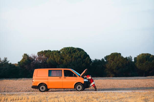 Santa Claus examining damaged van on country road model released Symbolfoto  JCMF00182