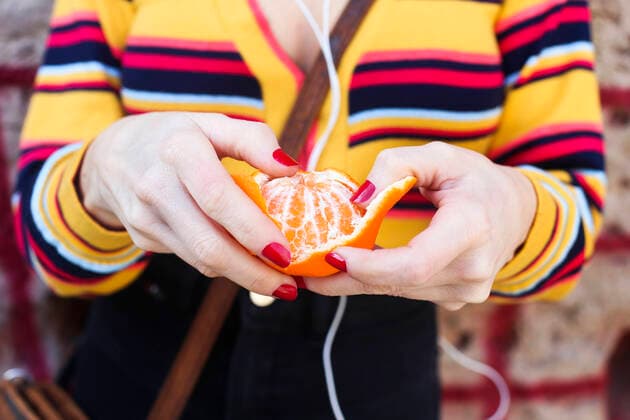 Woman s hands peeling tangerine, close-up model released Symbolfoto  RTBF01323