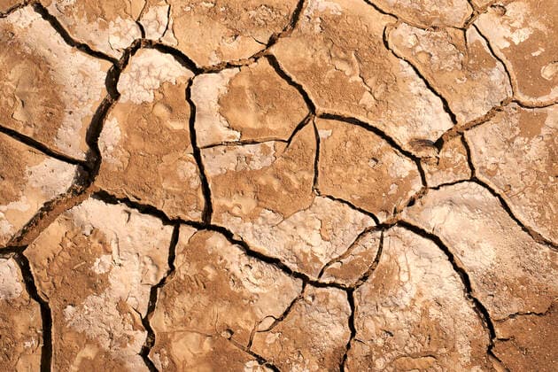 IMAGO Nature: Unsere Erde, Klimawandel, Dürren Cracked dry ground, Namib Province, Angola.  VEGF00563