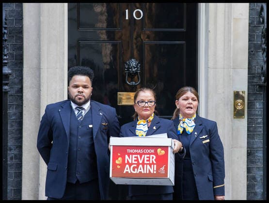 Bilder des Jahres 2019, News 10 Oktober News Themen der Woche KW40 News Bilder des Tages . 02 10 2019. London, United Kingdom. Thomas Cook Staff hand in petition to No.10. Former Thomas Cook employees deliver petition to Downing Street, followed by gathering outside Parliament to urge MPs on an urgent inquiry into the travel firm s collapse.  xMartynxWheatleyx xi-Imagesx IIM-20210-0008