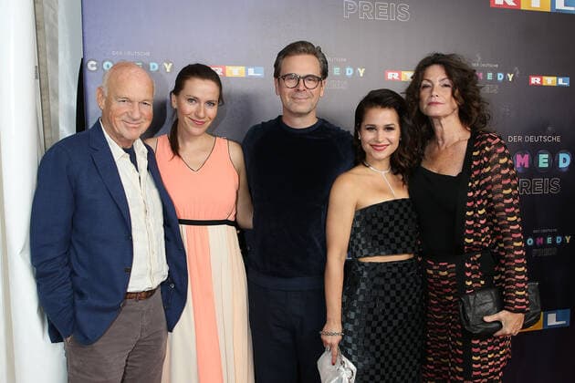 Dietrich Hollinderbäumer, Bettina Lamprecht, Matthias Matschke, Cristina do Rego und Sabine Vitua, die Schauspieler und Pastewka Serienstars bei der Verleihung von Der Deutsche Comedypreis 2019 am 2.10.2019 in Köln Deutscher Comedypreis 2019 in Köln