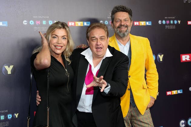 Oliver Kalkofe mit seiner Ehefrau Connie Frielinghaus und Kai Blasberg bei der Verleihung von Der Deutsche Comedypreis 2019 am 2.10.2019 in Köln Deutscher Comedypreis 2019 in Köln