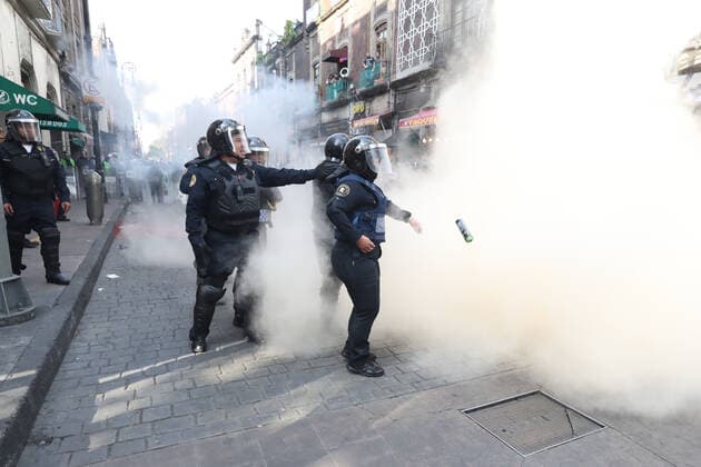 Mexiko, Ausschreitungen begleiten Demonstration in Mexiko-Stadt October 2, 2019: EUM20191002NAC26.JPG.CIUDAD DE MEXICO, ProtestsProtestas-2 de octubre.- Aspectos de los disturbios registrados durante la marcha realizada este 2 de octubre de 2019 en calles del Centro Historico, realizada con motivo de conmemorar la masacre de estudiantes de 1968. Foto: Agencia EL UNIVERSALAFBV. Copyright: xElxUniversalx