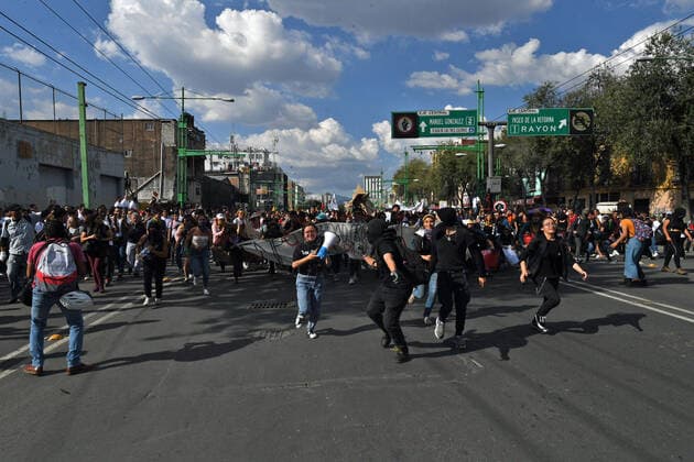 Mexiko, Ausschreitungen begleiten Demonstration in Mexiko-Stadt October 2, 2019: EUM20191002NAC34.JPG.CIUDAD DE MEXICO, ProtestsProtestas-2 de octubre.- Aspectos de la marcha realizada este 2 de octubre de 2019 en calles del Centro Historico, realizada con motivo de conmemorar la masacre de estudiantes de 1968. Foto: Agencia EL UNIVERSALAFBV. Copyright: xElxUniversalx