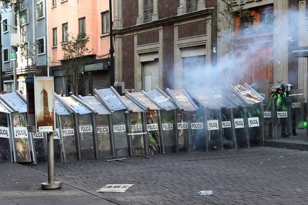 Mexiko, Ausschreitungen begleiten Demonstration in Mexiko-Stadt October 2, 2019: EUM20191002NAC44.JPG .CIUDAD DE MEXICO, ProtestsProtestas-2 de octubre.- Aspectos de los disturbios generados durante la marcha realizada este 2 de octubre de 2019 en calles del Centro Historico, realizada con motivo de conmemorar la masacre de estudiantes de 1968. Foto: Agencia EL UNIVERSALDiego Simon SanchezAFBV. Copyright: xElxUniversalx