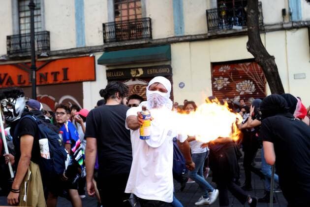Mexiko, Ausschreitungen begleiten Demonstration in Mexiko-Stadt October 2, 2019: EUM20191002NAC62.JPG .CIUDAD DE MEXICO, Protests Protestas-2 de octubre.- Aspectos de los disturbios generados durante la marcha realizada este 2 de octubre de 2019 en calles del Centro Historico, realizada con motivo de conmemorar la masacre de estudiantes de 1968. Foto: Agencia EL UNIVERSAL Diego Simon Sanchez AFBV Copyright: xElxUniversalx