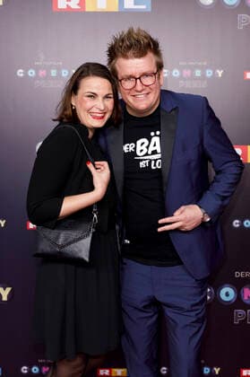 Thorsten Bär mit Begleitung bei der Verleihung des 23. Deutschen Comedypreises 2019 im Studio in Köln Mühlheim. Köln, 02.10.2019