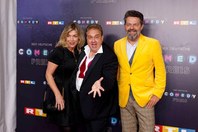 Oliver Kalkofe mit Ehefrau Connie Frielinghaus und Kai Blasberg bei der Verleihung des 23. Deutschen Comedypreises 2019 im Studio in Köln Mühlheim. Köln, 02.10.2019