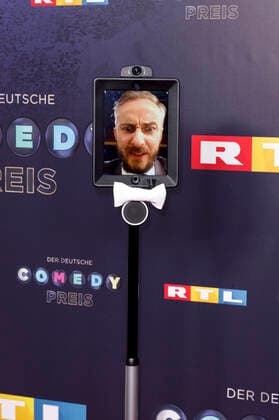 Jan Böhmermann via Video Chat Kamera bei der Verleihung des 23. Deutschen Comedypreises 2019 im Studio in Köln Mühlheim. Köln, 02.10.2019