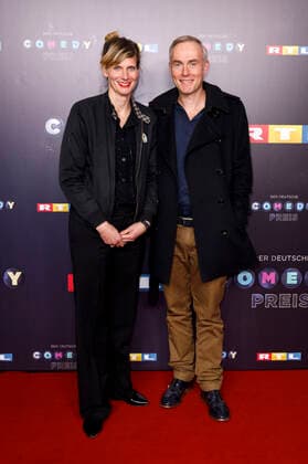Johann König mit Begleitung bei der Verleihung des 23. Deutschen Comedypreises 2019 im Studio in Köln Mühlheim. Köln, 02.10.2019