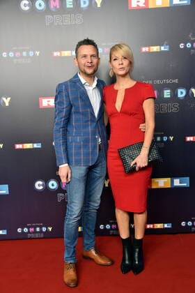 Tobias Mann mit Ehefrau Wenke kommt am 02.10.2019 in Köln zur Verleihung des 20. Deutschen Comedypreis 2019, er wird jährlich an Komiker, für Comedy-Shows und Moderationen verliehen.