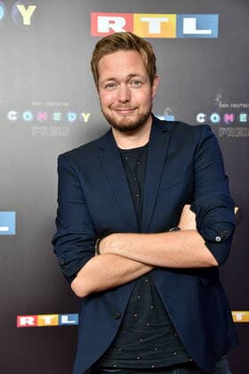 Bastian Bielendorfer kommt am 02.10.2019 in Köln zur Verleihung des 20. Deutschen Comedypreis 2019, er wird jährlich an Komiker, für Comedy-Shows und Moderationen verliehen.