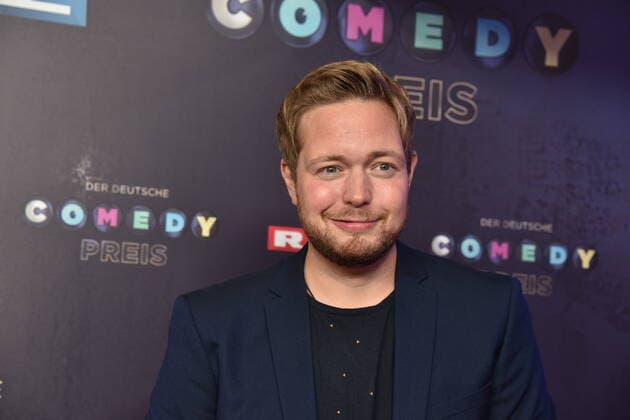 Bastian Bielendorfer kommt am 02.10.2019 in Köln zur Verleihung des 20. Deutschen Comedypreis 2019, er wird jährlich an Komiker, für Comedy-Shows und Moderationen verliehen.