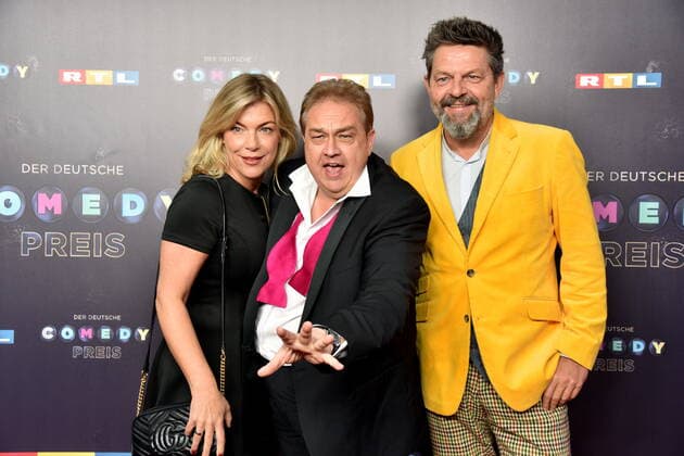Connie Frielinghaus, Oliver Kalkofe und Kai Blasberg , l-r, kommt am 02.10.2019 in Köln zur Verleihung des 20. Deutschen Comedypreis 2019, er wird jährlich an Komiker, für Comedy-Shows und Moderationen verliehen.