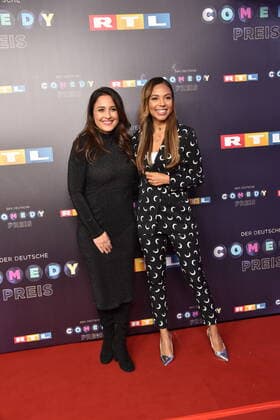 Nina Moghaddam und Alexandra Maurer , l-r, kommt am 02.10.2019 in Köln zur Verleihung des 20. Deutschen Comedypreis 2019, er wird jährlich an Komiker, für Comedy-Shows und Moderationen verliehen.
