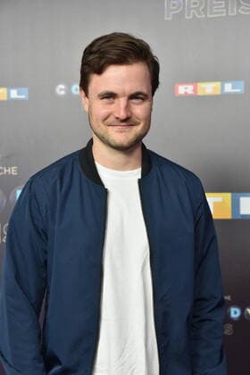 Phil Laude kommt am 02.10.2019 in Köln zur Verleihung des 20. Deutschen Comedypreis 2019, er wird jährlich an Komiker, für Comedy-Shows und Moderationen verliehen.