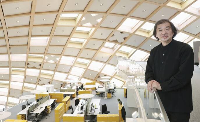 Architektur von Shigeru Ban Japanese architect Shigeru Ban Japanese architect Shigeru Ban visits the new headquarters of Swiss watchmaker Swatch, designed by him, in Biel, Switzerland, on Oct. 3, 2019. 