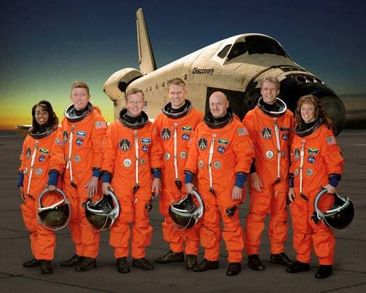 ***FILE PHOTO*** Archive Image relating to the film, Lucy In The Sky, loosely based on the events surrounding the love triangle involving Astronaut Lisa Nowak. FILE: In this photo released by NASA, these seven astronauts take a break from training to pose for the STS-121 crew portrait in Houston, Texas on April 5, 2006. From the left are astronauts Stephanie D. Wilson, Michael E. Fossum, both mission specialists; Steven W. Lindsey, commander; Piers J. Sellers, mission specialist; Mark E. Kelly, pilot; European Space Agency (ESA) astronaut Thomas Reiter of Germany; and Lisa M. Nowak, both mission specialists. The crew members are attired in training versions of their shuttle launch and entry suit. Copyright: xNationalxAeronauticsxandxSpacexAdministrationx(NASA)xphotoxfromxConsolidatedxNewsxPhotosx