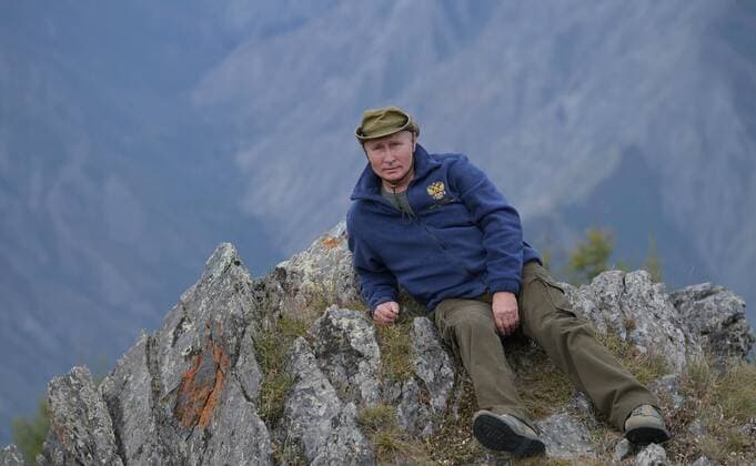 Bilder des Jahres 2019, Entertainment 10 Oktober Entertainment Themen der Woche KW41 Entertainment Bilder des Tages October 7, 2019. - Russia, Siberia. - Russian President Vladimir Putin spending his time off work in the Siberian taiga with Russian Defense Minister Sergey Shoigu. KremlinxPool 