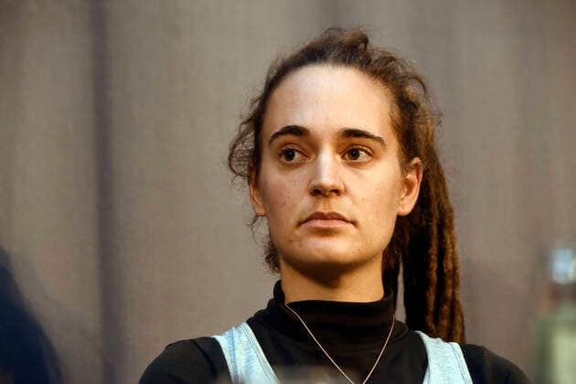 Carola Rackete - geboren am 8. Mai 1988 in Preetz - bei der Vorführung des Dokumentarfilms SeaWatch3 von Nadia Kailouli und Jonas Schreijäg. Auf dem Schiff Sea -Watch 3 war Rackete die Kapitänin und rettete im Juni 2019 insgesamt 53 aus Libyen kommende Flüchtlinge im Mittelmeer aus Seenot und nach wochenlangem Warten auf eine Genehmigung lief sie in der Nacht zum 29. Juni trotz eines Verbots durch italienische Behörden den Hafen der Insel Lampedusa an.