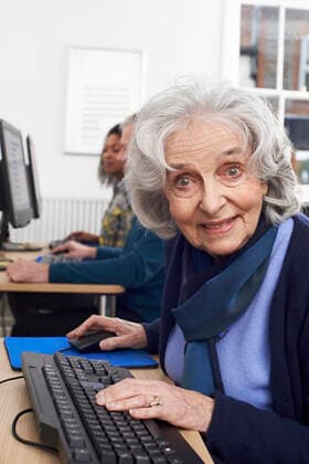 Portrait Of Senior Woman Attending Computer Class,model released, Symbolfoto,property released ING_39524_06183