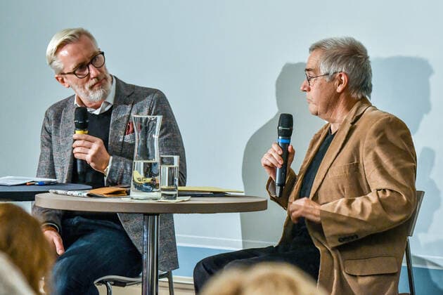 Entertainment Bilder des Tages Prof. Dr. Gerd Dietrich: Kulturgeschichte der DDR Moderation: Benjamin-Immanuel Hoff (Chef der Thüringer Staatskanzlei und Thüringer Kulturminister) 23. Erfurter Herbstlese 2019 des Erfurter Herbstlese e.V. Copyright: xVIADATAx xHolgerxJohnx, Erfurt Thüringen Deutschland