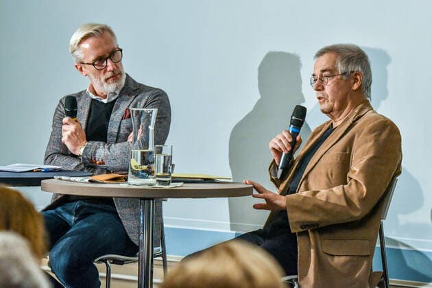 Prof. Dr. Gerd Dietrich: Kulturgeschichte der DDR Moderation: Benjamin-Immanuel Hoff (Chef der Thüringer Staatskanzlei und Thüringer Kulturminister) 23. Erfurter Herbstlese 2019 des Erfurter Herbstlese e.V. Copyright: xVIADATAx xHolgerxJohnx, Erfurt Thüringen Deutschland