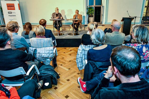 Prof. Dr. Gerd Dietrich: Kulturgeschichte der DDR Moderation: Benjamin-Immanuel Hoff (Chef der Thüringer Staatskanzlei und Thüringer Kulturminister) 23. Erfurter Herbstlese 2019 des Erfurter Herbstlese e.V. Copyright: xVIADATAx xHolgerxJohnx, Erfurt Thüringen Deutschland