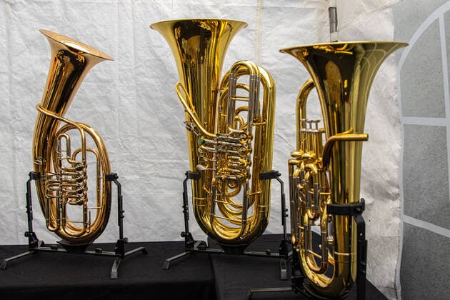 Tuba Modelle Blasmusikinstrumente *** Tuba Models Wind Instruments