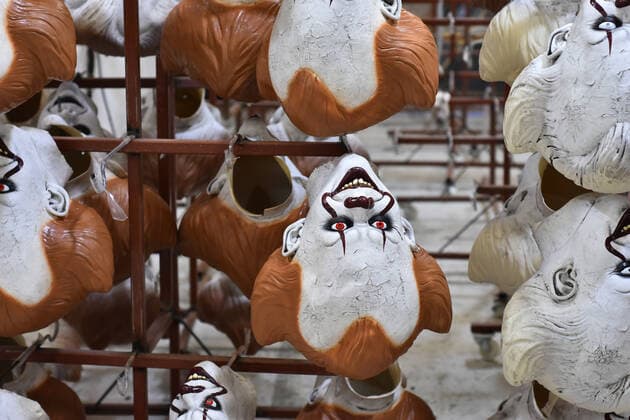 Manufacturing of Pennywise latex mask JIUTEPEC, MEXICO - OCTOBER 8: A REV Factory worker is seen during a manufacturing process of latex mask of the fictional character Pennywise to sale during the Halloween celebrations in Jiutepec, Morelos on October 8, 2019 in Jiutepec, Morelos. Pennywise is a fictional character created by writer Stephen King for his horror novel It, in which he is the main antagonist and villain  Copyright: xCarlosxTischlerx EYE_8567