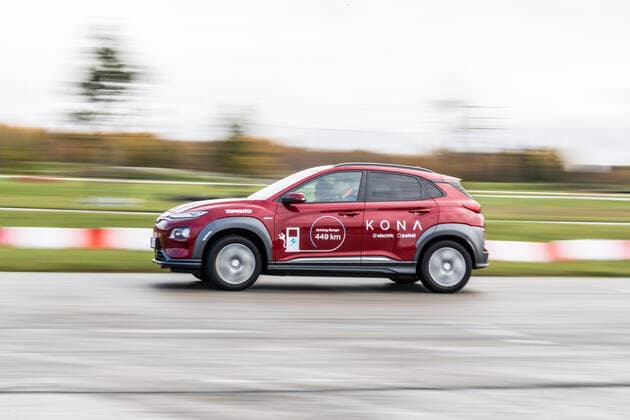 Tallinn, 08.10.2019. Kolm meest Nomme Vanameeste Klubist tutvub kolme autoga ja avaldab arvamust. Autod: Hyundai Kona Electric, Volvo XC90 T8 pistikhübriid ja Renault Megane RS Trophy. Car test. Three men from Nomme Elder s Club to test drive for three cars. Hyundai Kona Electric, Volvo XC90 Plug-In Hybrid and Renault Megane RS Trophy. Foto: Remo Tonismäe Postimees TALLINN Harjumaa ESTONIA  Copyright: xRemoxTonismäex