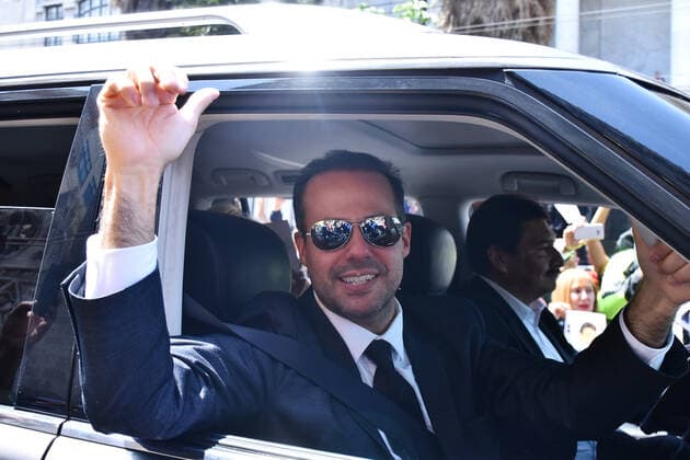 Jose Jose posthumous tribute in Mexico MEXICO CITY, MEXICO - OCTOBER 9: Jose Joel He says goodbye to the fans on his way out with the ashes of his father Jose Jose to continue with the post-tribute activities at Palacio de Bellas Artes on October 9, 2019 in Mexico City, Mexico  Copyright: xCarlosxTischlerx EYE_1347
