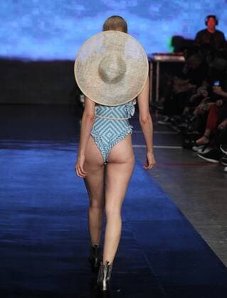Entertainment Bilder des Tages Models wear creations by Mexican designer Daniela Villa, during the secon day of the Fashion Week Mexico City in Mexico City, Mexico, 09 October 2019. Mexico City Fashion Week !ACHTUNG: NUR REDAKTIONELLE NUTZUNG!  Copyright: xMArioxGuzmanx AME7589 20191010-637062795992905937