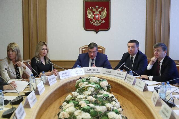 MOSCOW, RUSSIA - OCTOBER 10, 2019: Chairman Leonid Slutsky (C) holds a meeting of the State Duma Committee on Foreign Affairs attended by his deputy Svetlana Zhurova, Russia s Deputy Economic Development Minister Oksana Tarasenko (L-R) and Deputy Labour and Social Protection Minister Andrei Pudov (2nd R). Anton Novoderezhkin TASS  TS0BE3ED